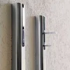 Varëse rrobash muri në MDF të llakuar me grep të dyfishtë prodhuar në Itali - Mërkur Viadurini