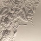 Aplikacion muri në dizajn qeramik të bardhë mat me lule dekorative - Fluxo Viadurini