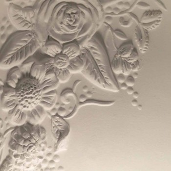 Aplikacion muri në dizajn qeramik të bardhë mat me lule dekorative - Fluxo