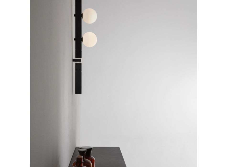 Dizajni i llambës muri në alumin e zi me sfera dhe ndriçues - Exodus Viadurini