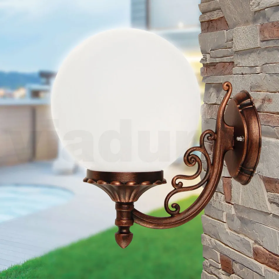 Aplikim me sferë akrilike dhe strukturë alumini të derdhur - Trovanero Viadurini