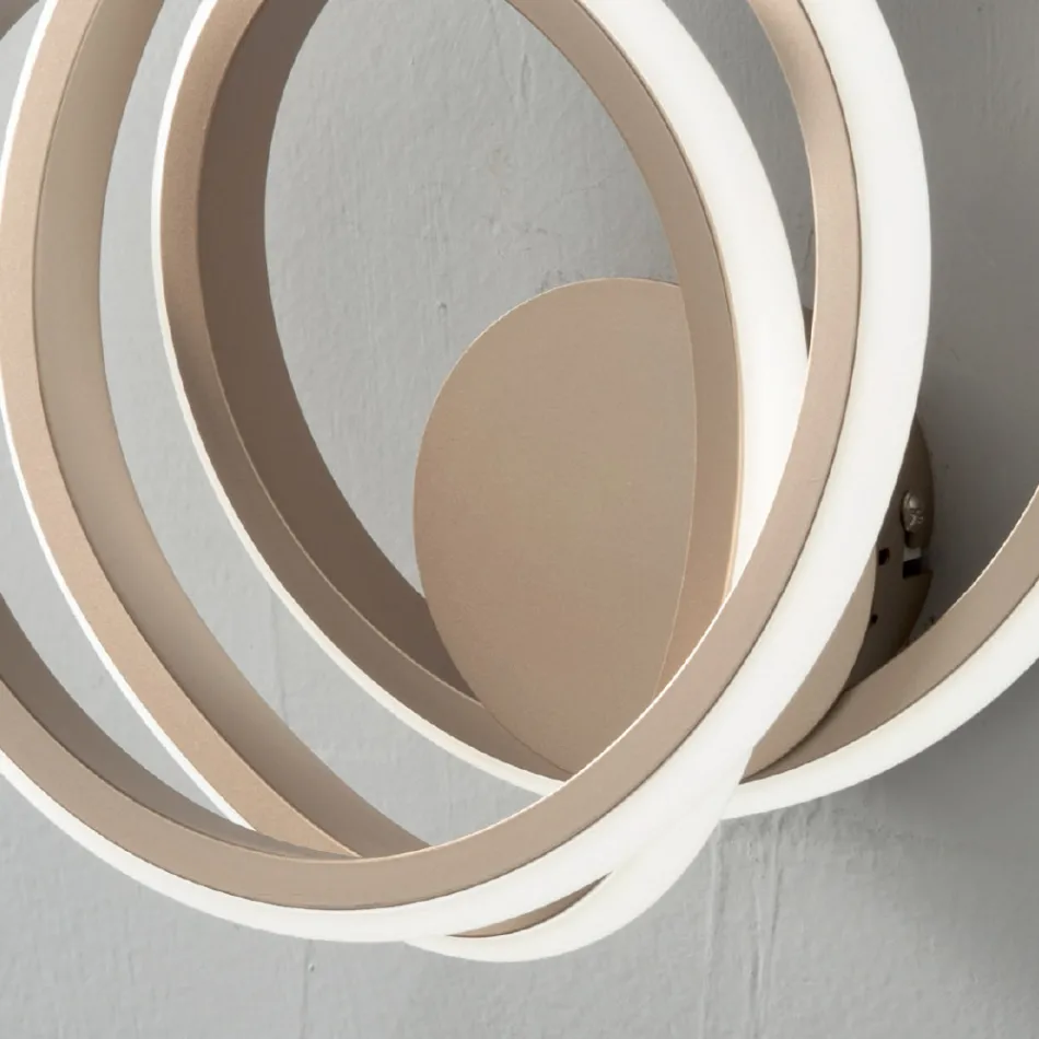 Llamba muri në dhomën e gjumit me dizajn modern metalik ari - Point Viadurini