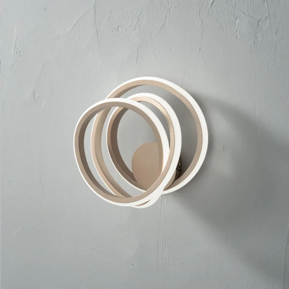 Llamba muri në dhomën e gjumit me dizajn modern metalik ari - Point Viadurini