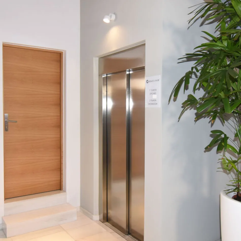 Llambë muri dekorative e rrumbullakët Led 7W në ngjyrë alumini të bardhë ose të zi - Kinë Viadurini