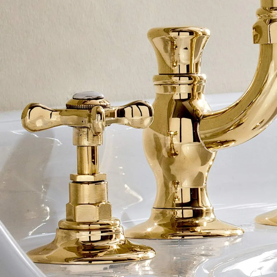 Përzierëse legeni me 3 vrima me grykë të lartë prej bronzi klasik të punuar me dorë - Fioretta Viadurini