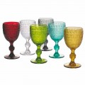 Gota me gota uji ose vere në gotë me ngjyra dhe zbukurime të stampuara - Popullore