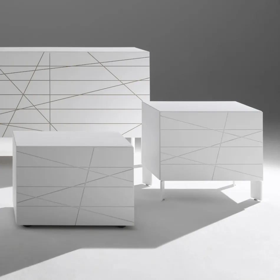 Komodinë me 1 sirtar në dërrasë druri të lyer - Leone Viadurini