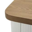 Komodina prej druri e zbukuruar me linja reliev me sirtar dhe raft - Rachel Viadurini