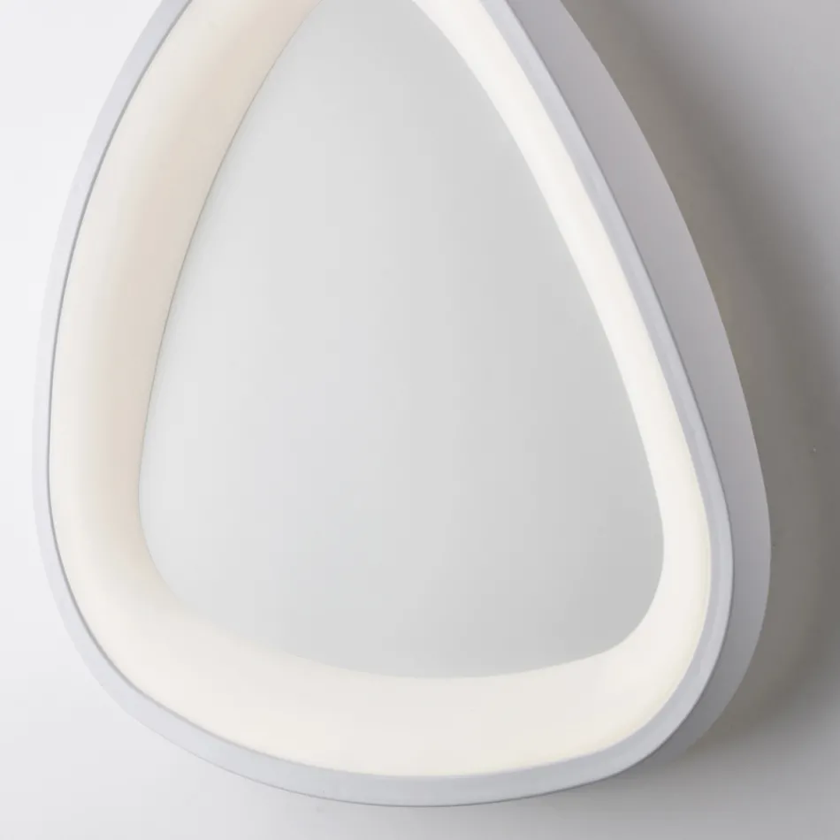 Voyager, një ndriçues i sofistikuar prej qelqi dhe metali i prodhuar në Itali. Viadurini