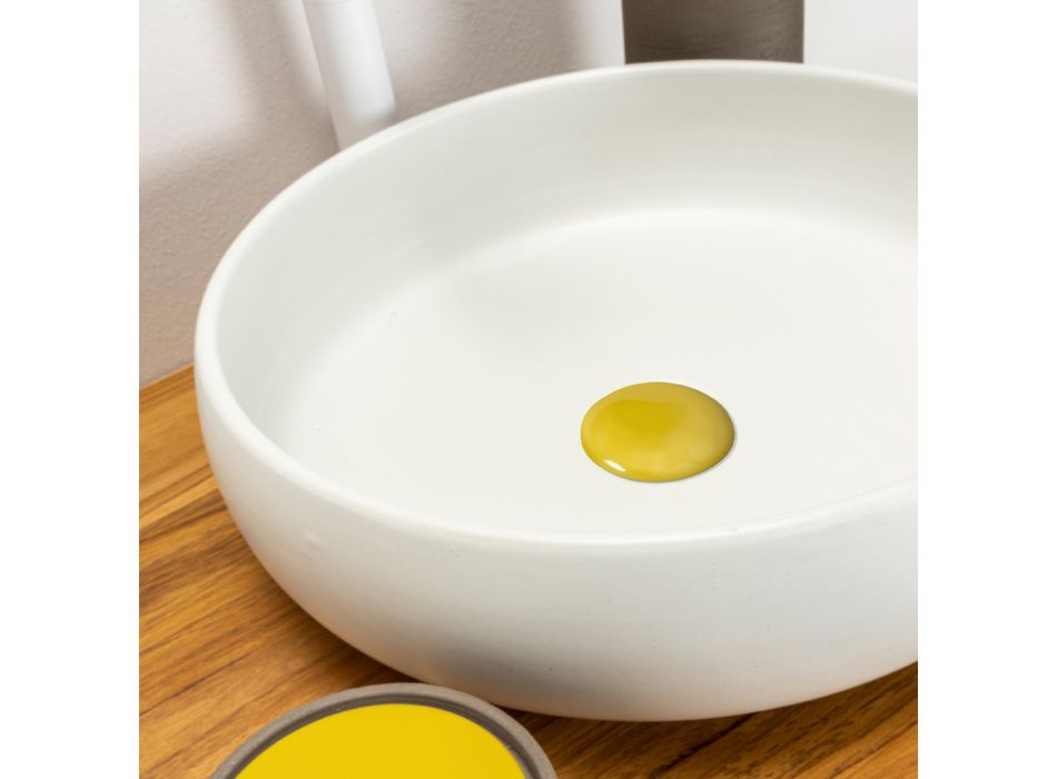Përbërja e verdhë e banjës duke përfshirë pasqyrën dhe aksesorët - Maryse Viadurini