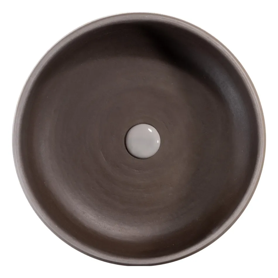 Kompozim banjoje gri me pasqyrë të rrumbullakët dhe aksesorë të ndryshëm - Maryse Viadurini