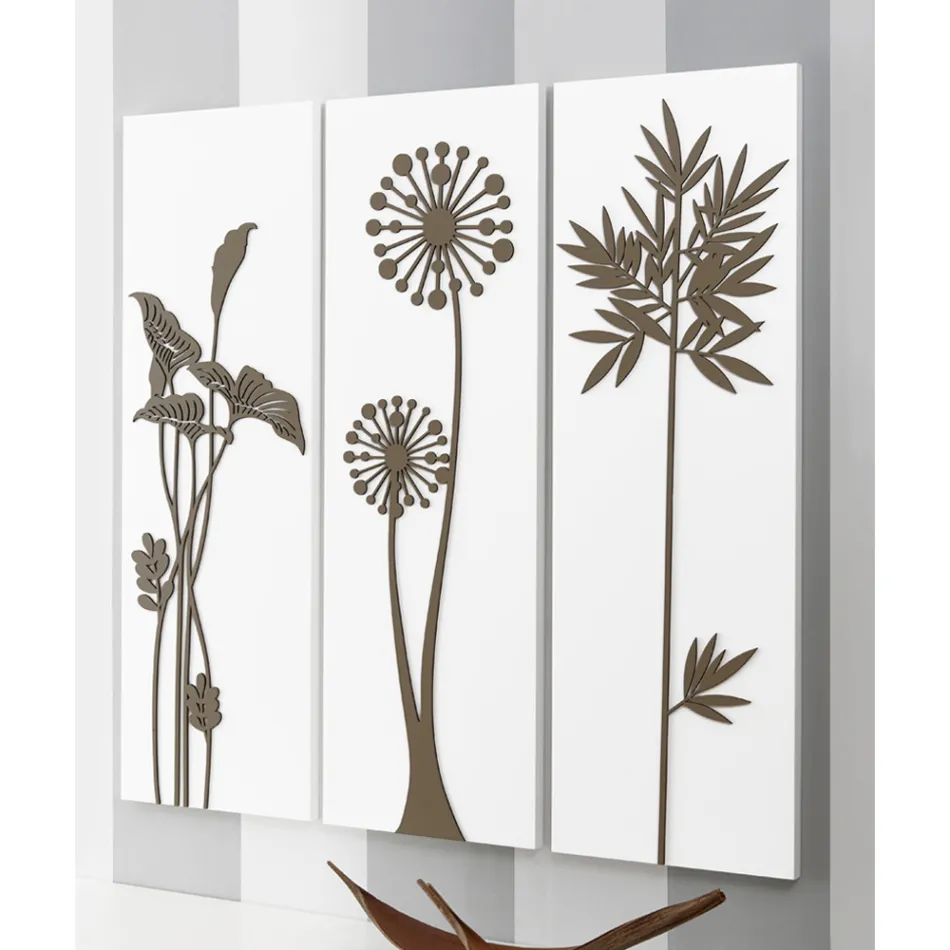 Përbërja e 3 paneleve që përshkruajnë kokat dhe gjethet e dushit të prodhuara në Itali - Eduardo Viadurini