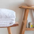 Përbërja e mobiljeve të banjës në tik të ngurtë të dizajnit modern - Azina Viadurini