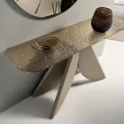 Tavolinë Konsol për Dhomë Ndenjeje prej Metali me Shpinë - Sipërfaqe Xhami të Skuqur të Argjendtë - Cristina Viadurini