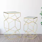 Një palë tavolina telefonike katrore në pjesën e sipërme prej hekuri dhe xhami të artë - Papa Viadurini