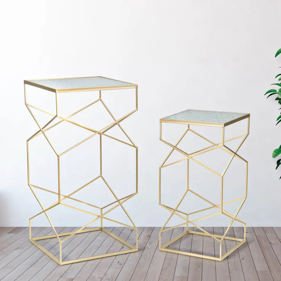 Një palë tavolina telefonike katrore në pjesën e sipërme prej hekuri dhe xhami të artë - Papa Viadurini