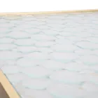 Një palë tavolina telefonike katrore në pjesën e sipërme prej hekuri dhe xhami të artë - Papa Viadurini