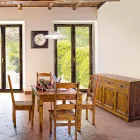 Dërrasë anësore me dizajn klasik në përfundim rustik me dru të akacies së ngurtë - Malaya Viadurini