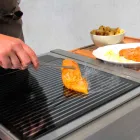 Kuzhina moderne në rrota për kopshtin e jashtëm në dru dhe çelik - Calliope Viadurini