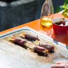 Kuzhina moderne në rrota për kopshtin e jashtëm në dru dhe çelik - Calliope Viadurini