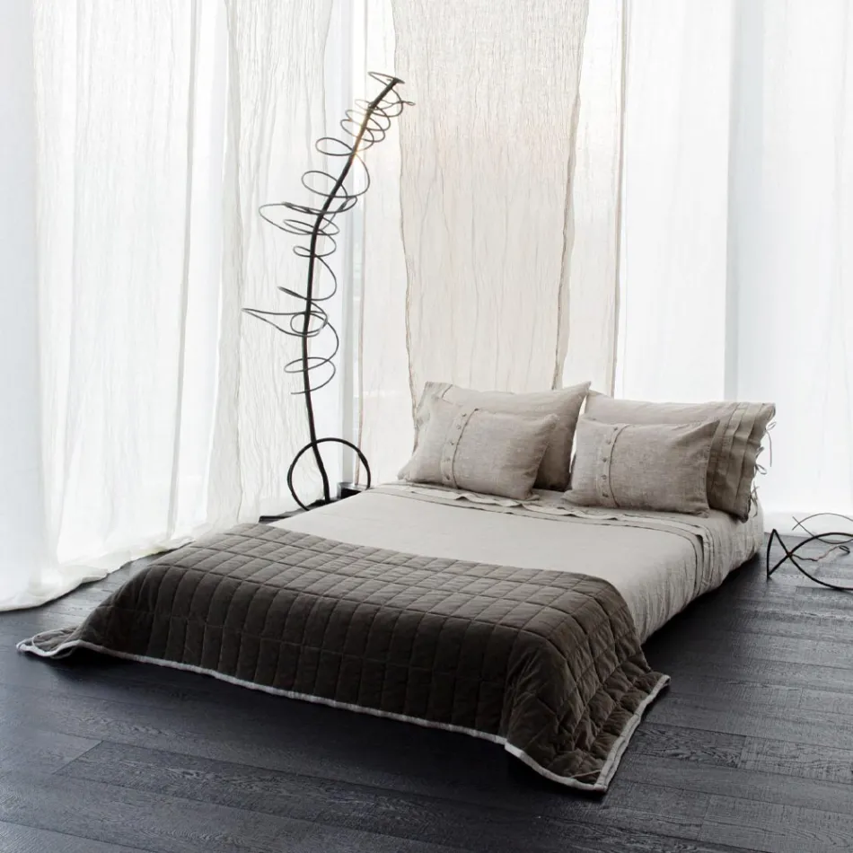 Jastëk prej liri të rëndë me dekorim dhe tubacion me butona Agoya - Mesdhetare Viadurini