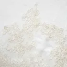 Këllëf jastëku katror me liri të bardhë me dantella dekorative në skajet dhe ruffles - Priscilla Viadurini