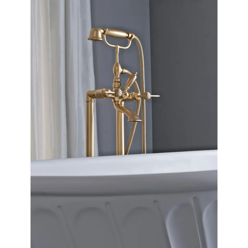 Grupi i vaskës në dysheme me dush dore dhe zorrë fleksibël Prodhuar në Itali - Milano Viadurini