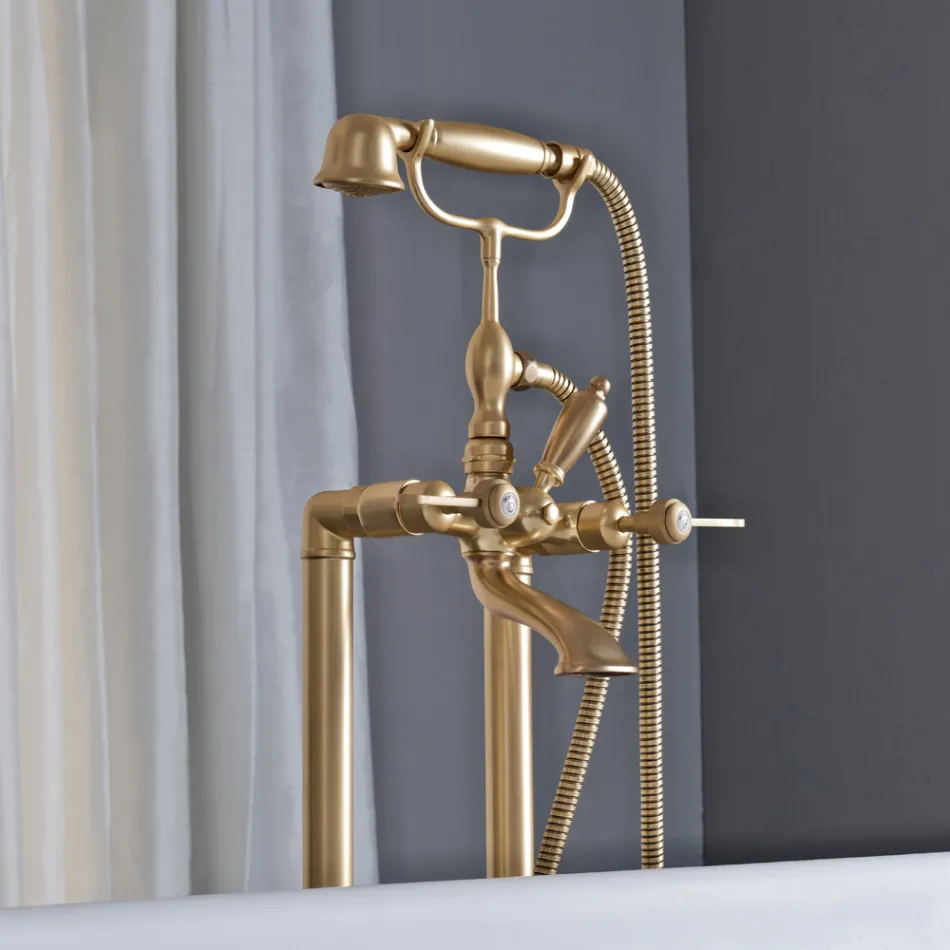 Grupi i vaskës në dysheme me dush dore dhe zorrë fleksibël Prodhuar në Itali - Milano Viadurini