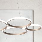 Dizajn llambë pezullimi për dhomën e ndenjes në metal argjendi ose ari - Olimpo Viadurini