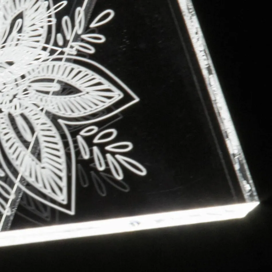 Llambë LED në këmbë Dekorim me laser akrilik me kristal - Possett Viadurini