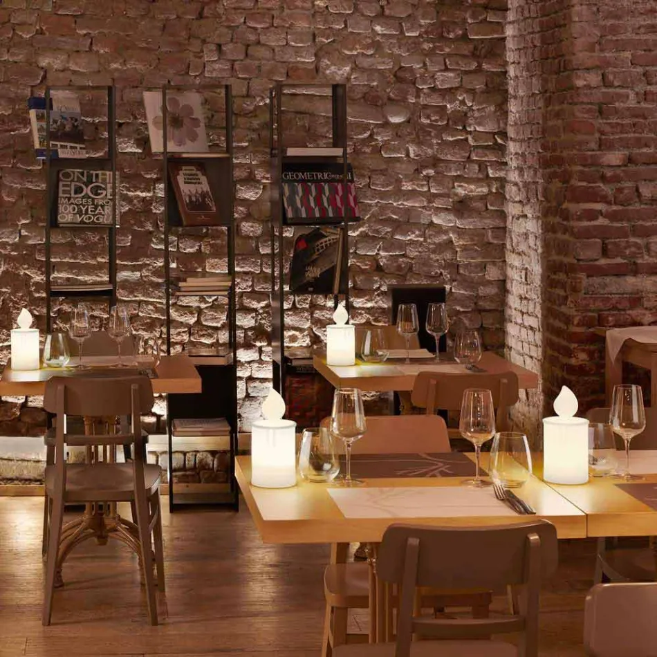 Projektimi i llambës së tavolinës me qiri të bardhë ose të kuq nga Slide - Fiammetta Viadurini