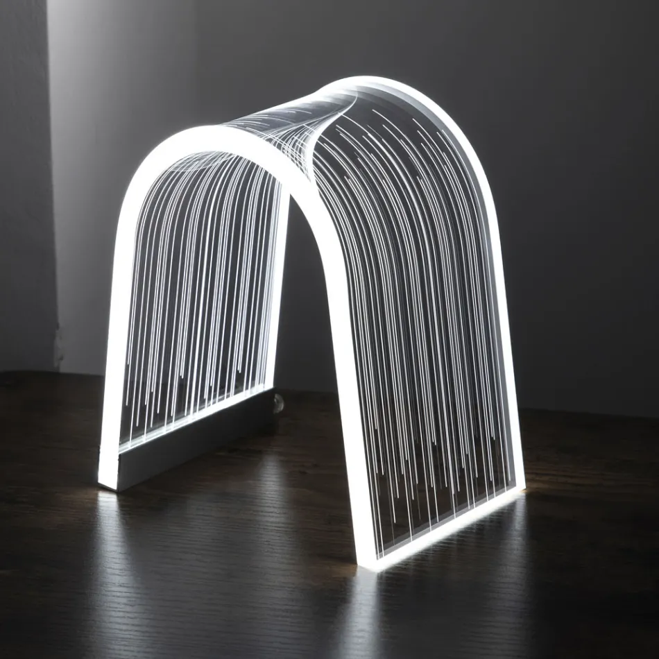 Llambë Tavoline Kristal Akrilik Transparente me Dekorim të Gdhendur - Bertella Viadurini