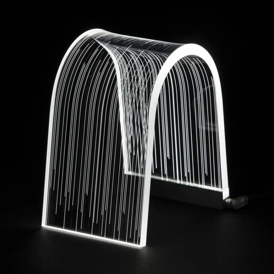 Llambë Tavoline Kristal Akrilik Transparente me Dekorim të Gdhendur - Bertella Viadurini