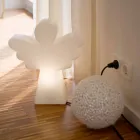 Llambë për dysheme të bardhë E27, Dizajn Modern Angel - Led ose Solar - Angelostar Viadurini