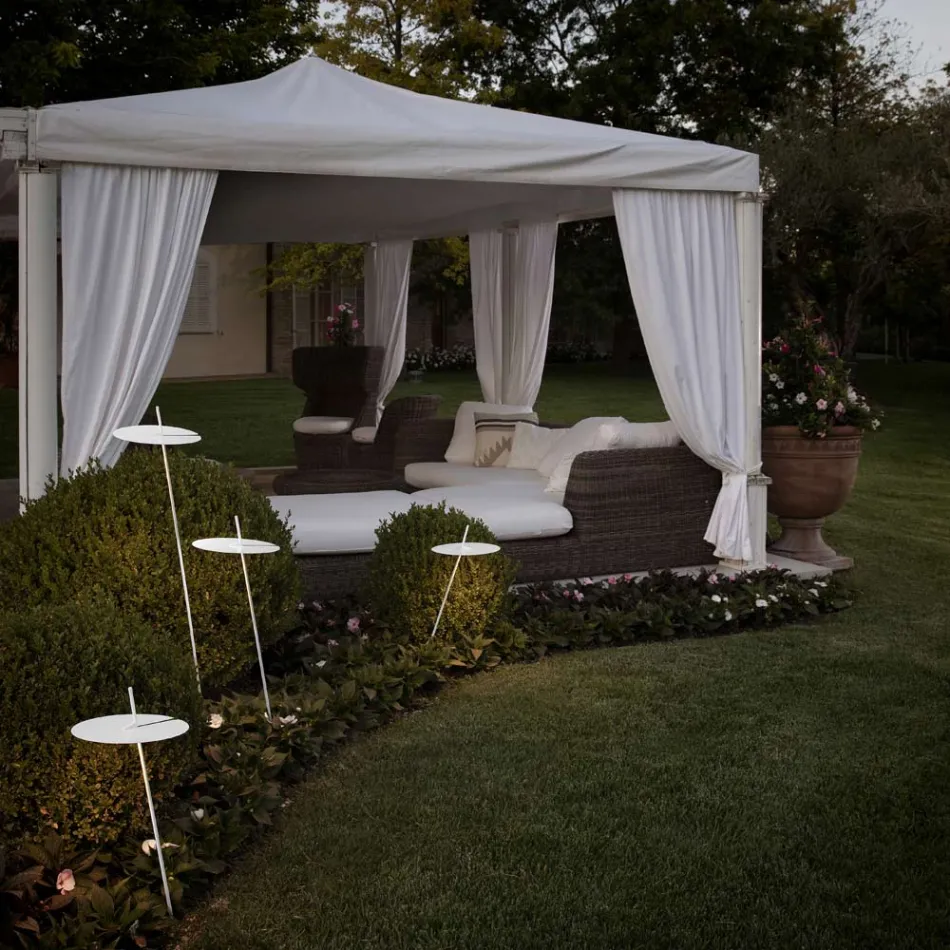 Llambë dyshemeje kopshti me dizajn të bardhë alumini me gjethe zambaku uji - Cipriam Viadurini