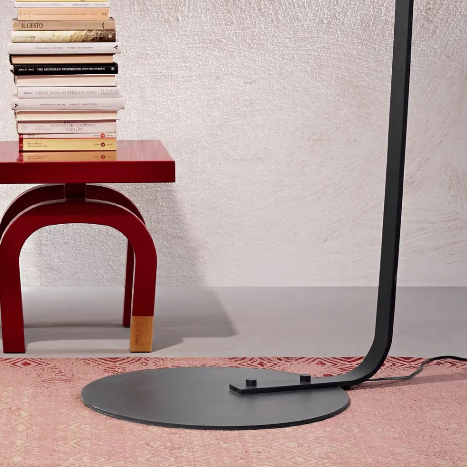 Llambë dyshemeje metalike me abazhur të mbuluar me pëlhurë - Rivella Viadurini