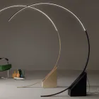 Llambë dyshemeje në metal të lyer me dritë LED që zvogëlohet - Eukalipt Viadurini