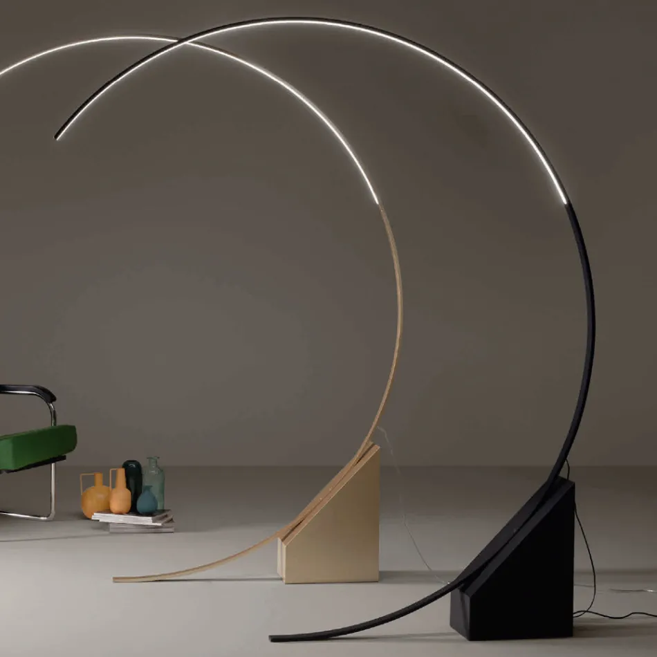 Llambë dyshemeje në metal të lyer me dritë LED që zvogëlohet - Eukalipt Viadurini