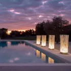 Llambë dyshemeje e udhëhequr në Technopolymer gri dhe shufra të bardha PVC - Touch Viadurini