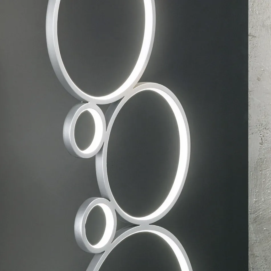 Llambë dyshemeje moderne LED në metal të lyer me ar ose argjend - Punto Viadurini