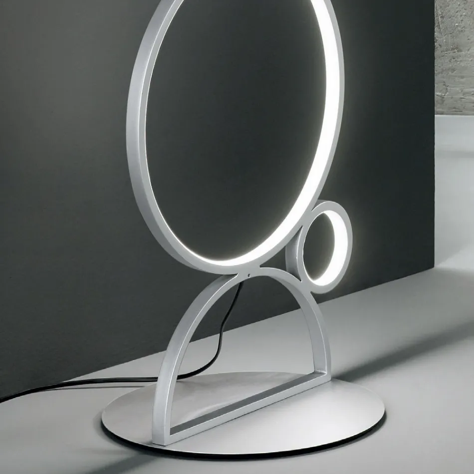 Llambë dyshemeje moderne LED në metal të lyer me ar ose argjend - Punto Viadurini