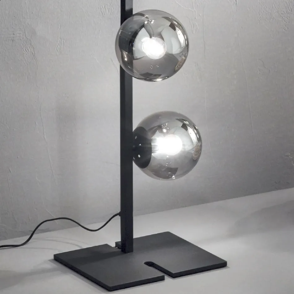 Llambë dyshemeje moderne në metal të zi ose ari dhe xham të fryrë - Birga Viadurini