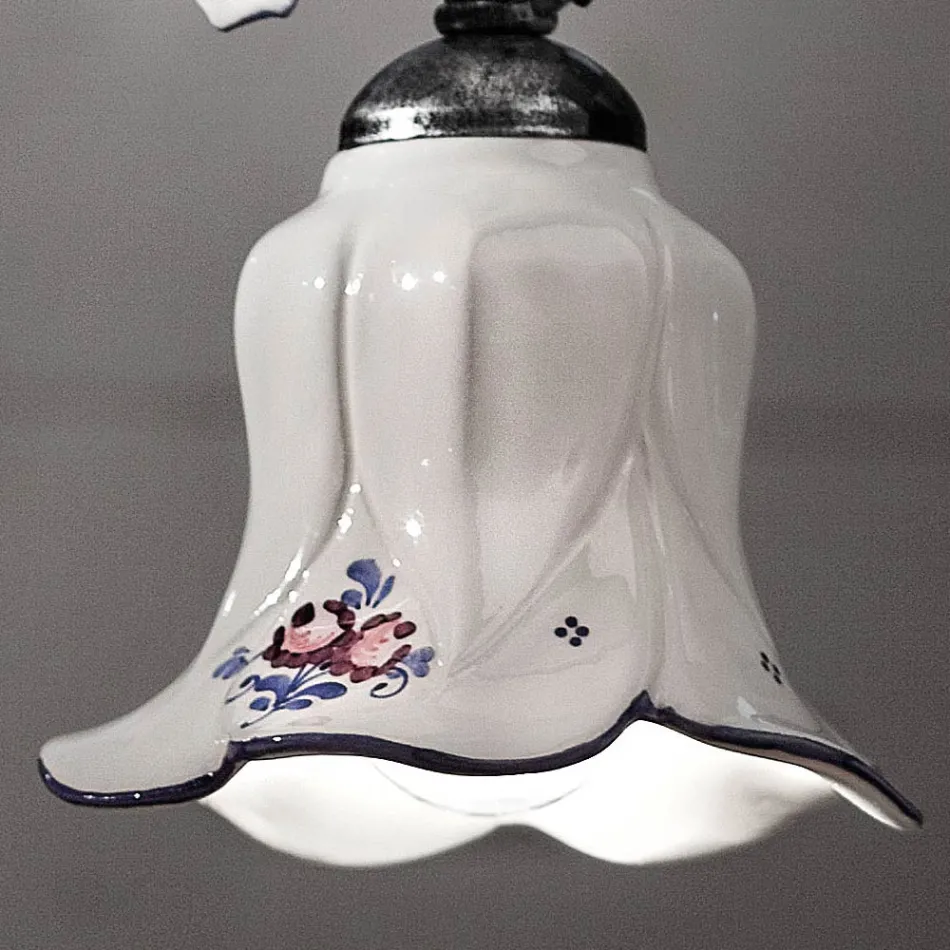 Llambë pezullimi në metal dhe qeramikë e dekoruar me dorë me trëndafil - Pisa Viadurini