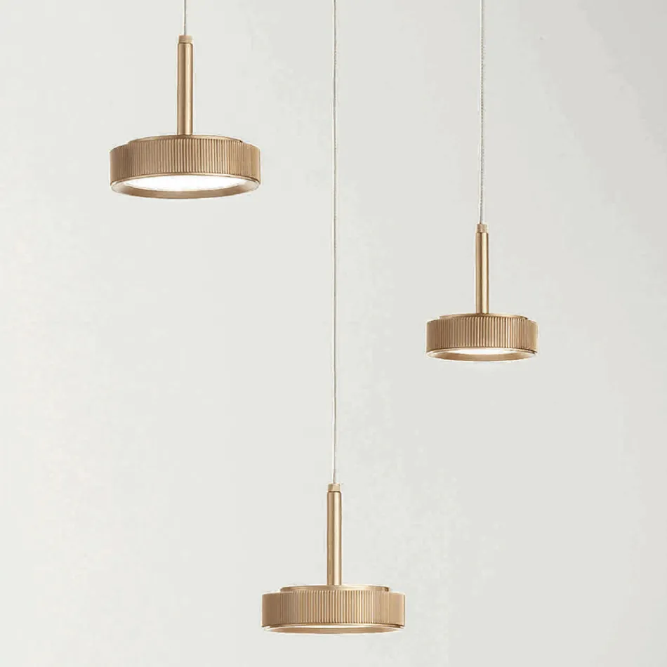 Llambadar me bazë të rrumbullakët në metal të lyer me ar dhe dritë LED - shkoza Viadurini