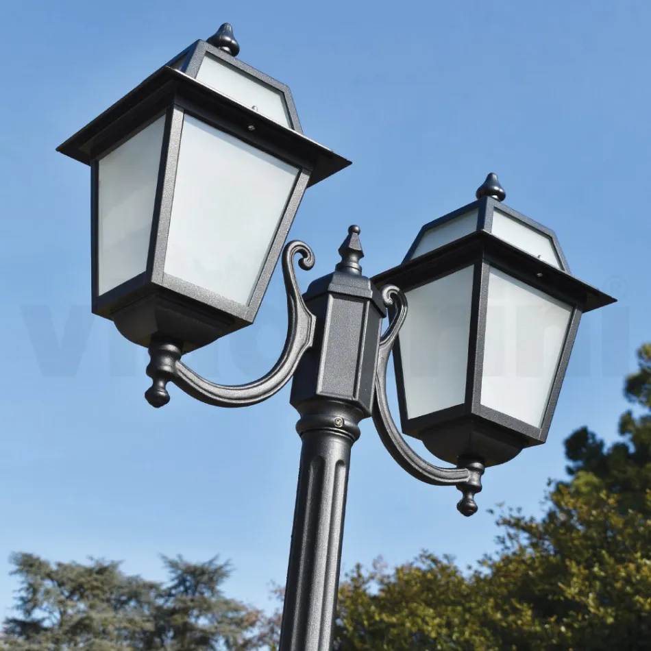 Shtylla e llambës së kopshtit 238 cm e lartë nga alumini antracit dhe xham me rërë - Elric Viadurini