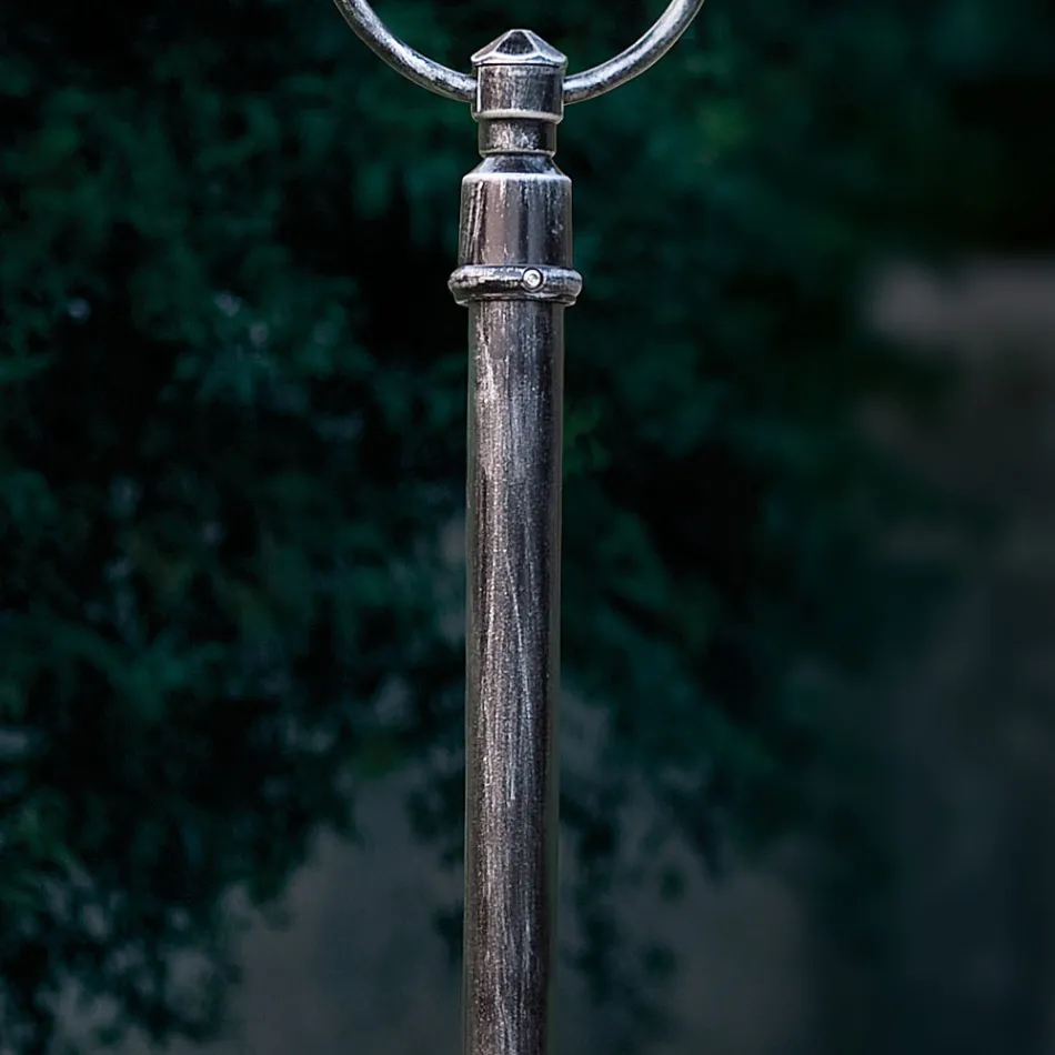 Shtylla e jashtme e aluminit e lyer me dore me dekorim me lule - Bari Viadurini