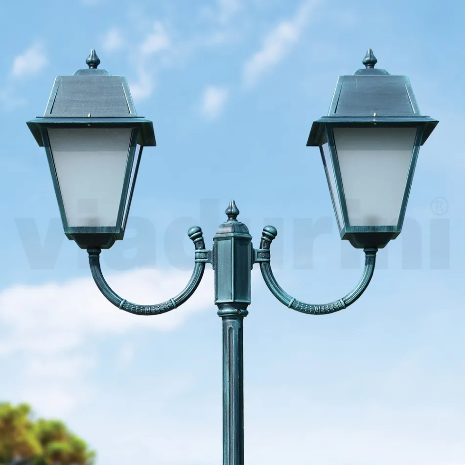 Shtyllë llambash Vintage me 2 drita në alumin dhe qelq Prodhuar në Itali - Doroty Viadurini