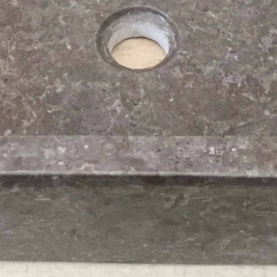 Lavaman dizajn me një copë Jeff në gur natyral Viadurini