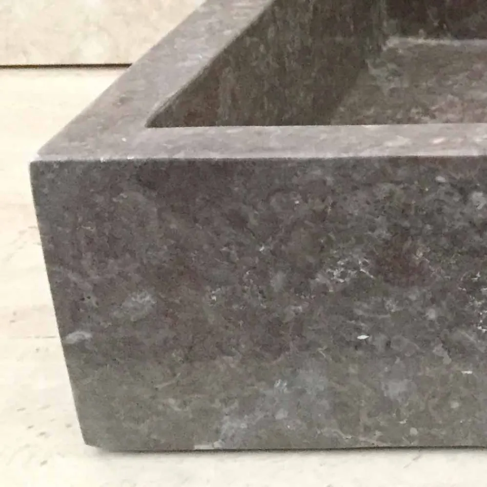 Lavaman dizajn me një copë Jeff në gur natyral Viadurini