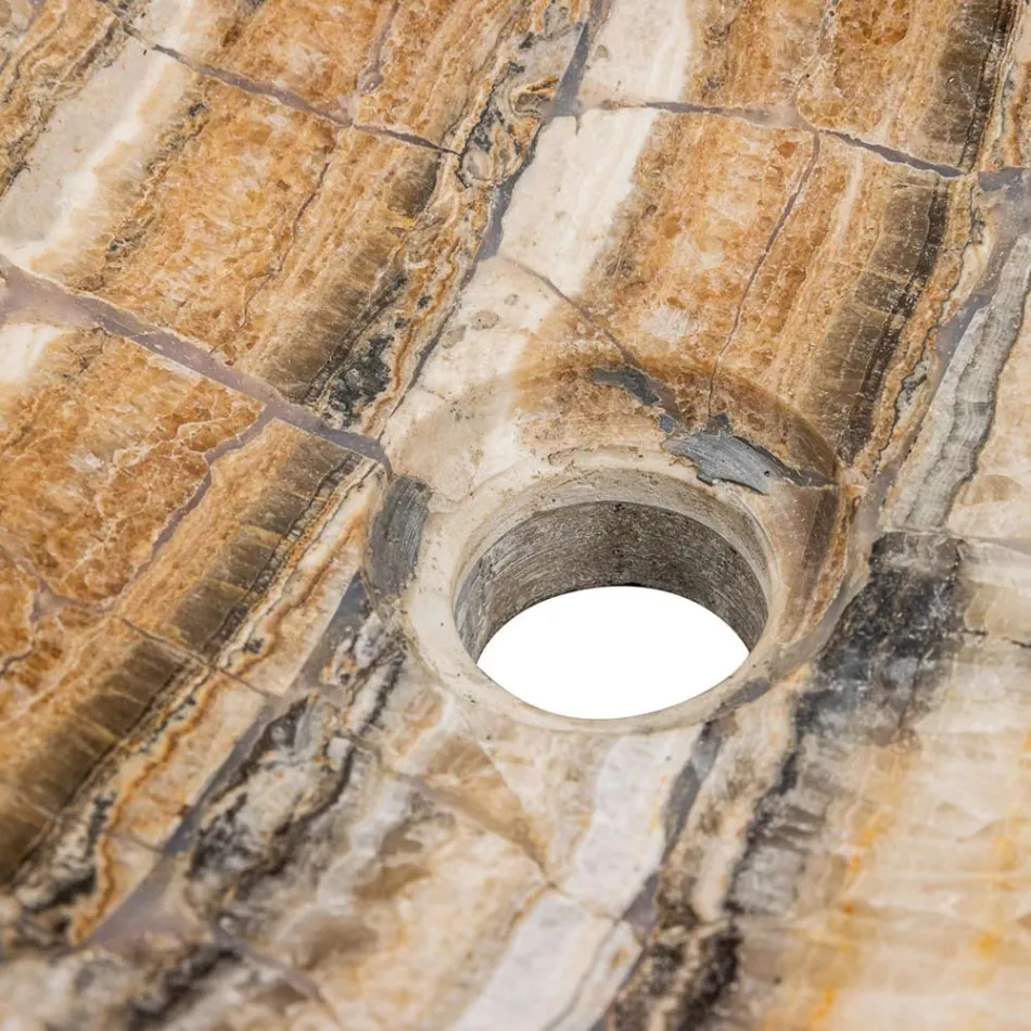 Lavaman banak i punuar me dorë në gur lumi, Palata Viadurini